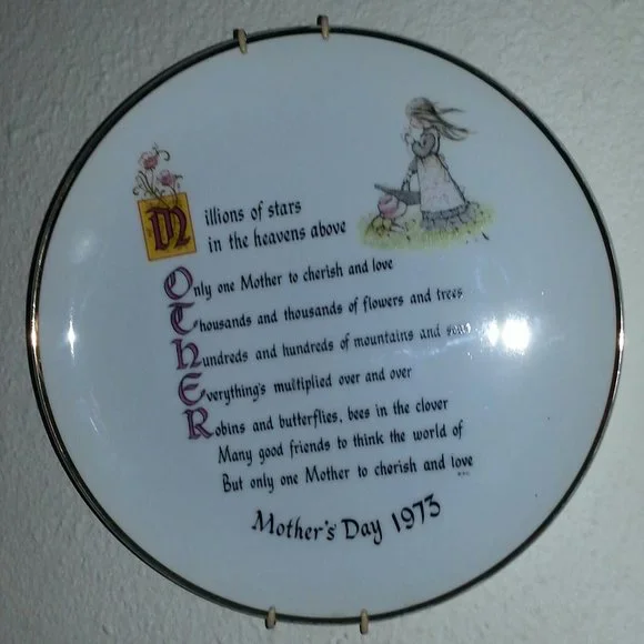 Vtg Mother's Day 1973 Holly Hobbie Plate AMERICA GREETINGS with vtg Plate Hanger - Picture 3 of 8